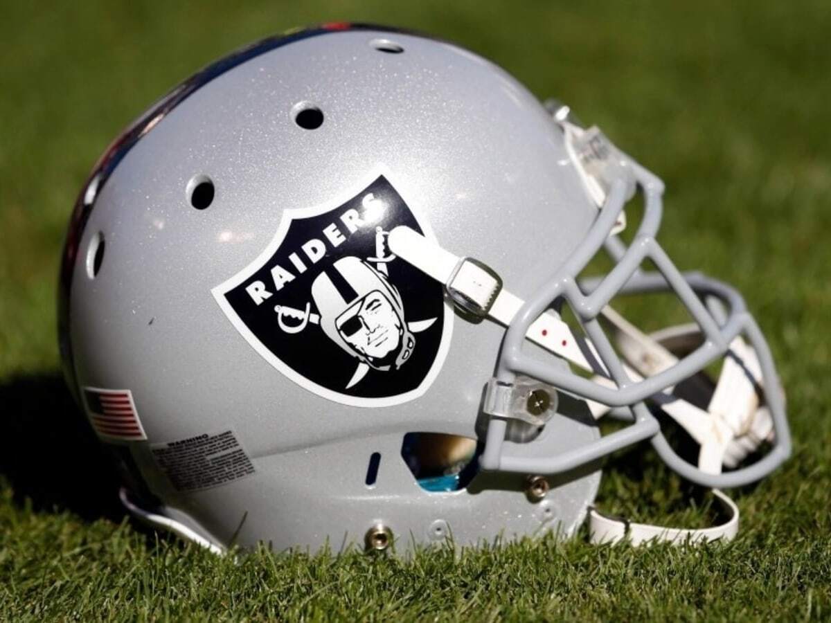 Oakland Raiders Helmet - NFL Betting Odds And Preview